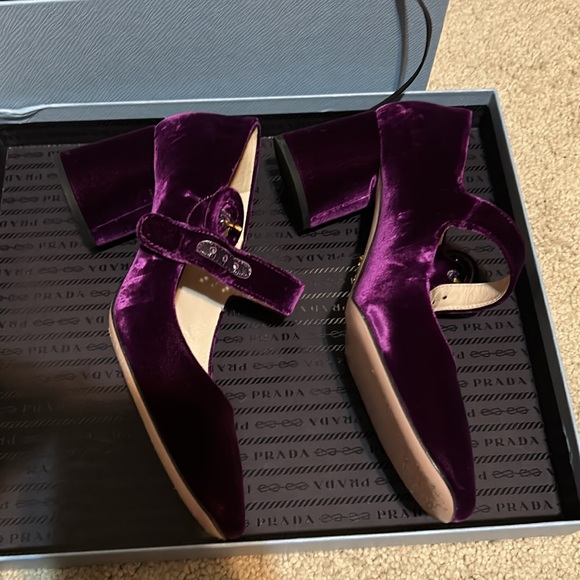 Prada purple velvet Mary Jane heels - Picture 2 of 6